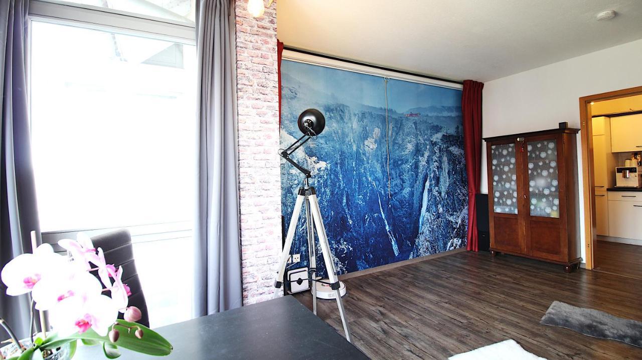 Home Cinema, Parking Space Wurzburg Exterior photo